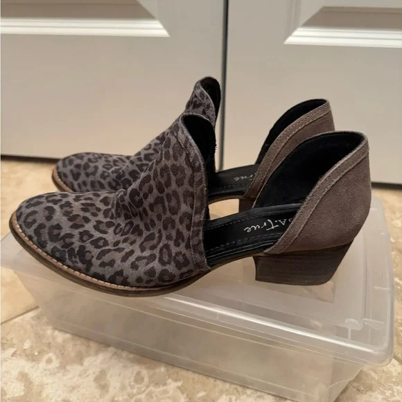 Diba True Animal Print Booties - Picture 2 of 7